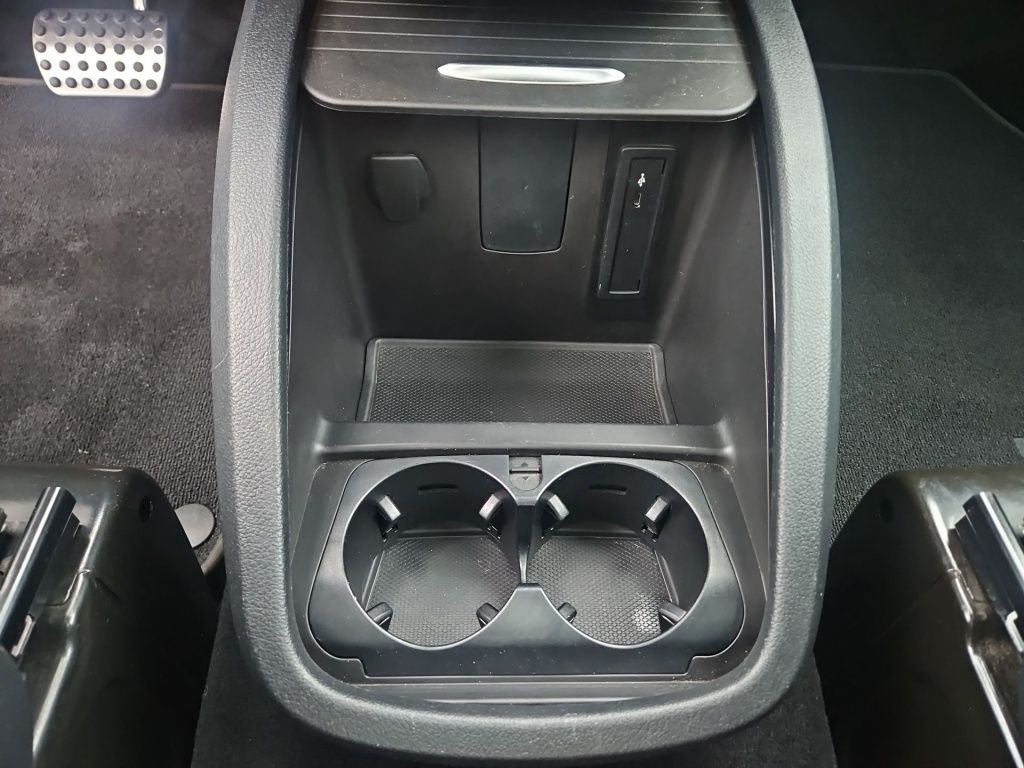 Fahrzeugabbildung Mercedes-Benz V 300 ED/L 4x4 AMG 2,5t AHK PANO DISTRONIC EASY