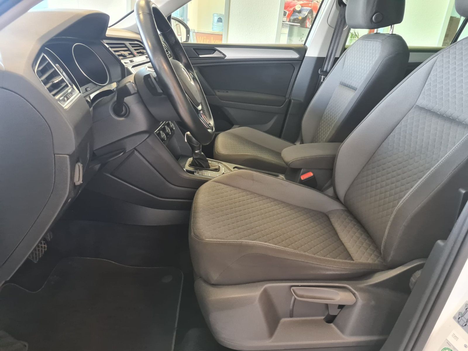 Fahrzeugabbildung Volkswagen Tiguan Comfortline 4Motion/KAMERA