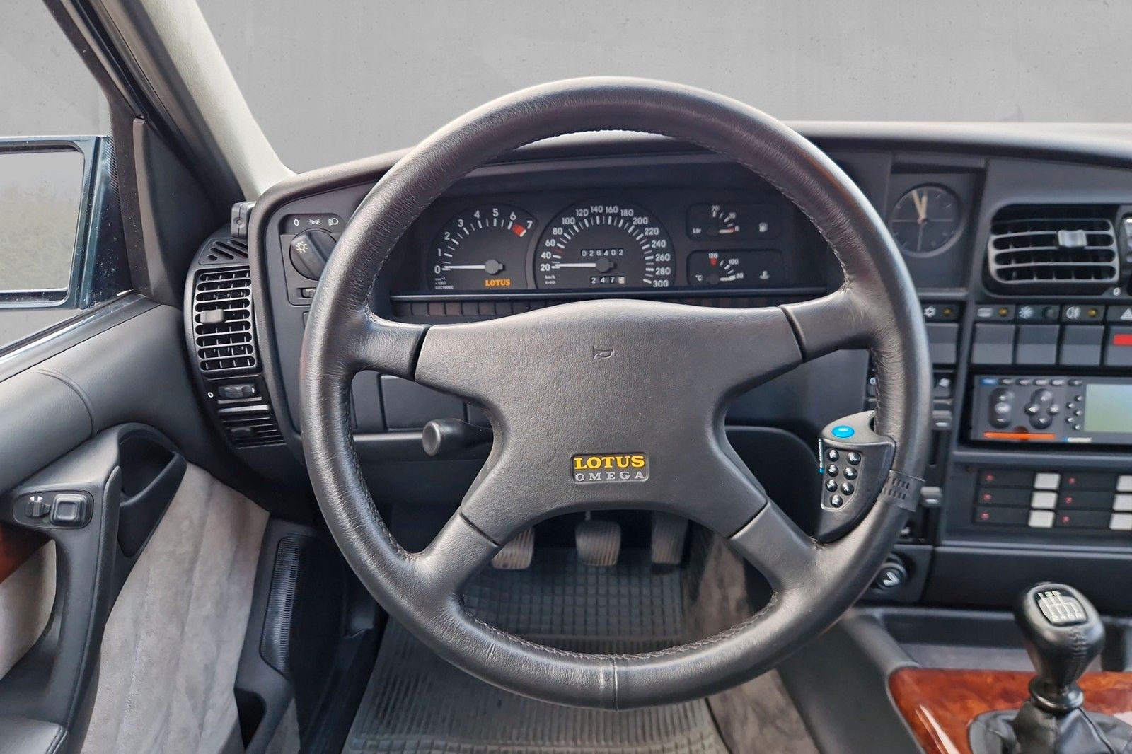 Fahrzeugabbildung Opel Lotus Omega *1. Hand*dt. Auto*Sammlerzustand*