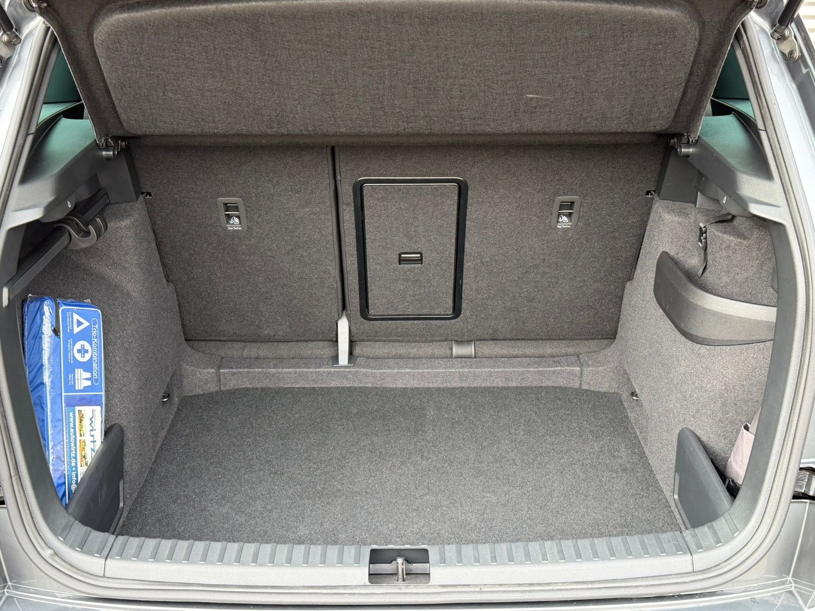 Fahrzeugabbildung SKODA Karoq Sportline 1.5 TSI DSG AHK Navi