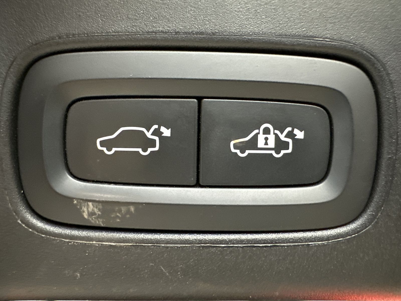 Fahrzeugabbildung Volvo V90 T6 Recharge AWD Core NAV+LED+KAM+AHK+VC+ACC