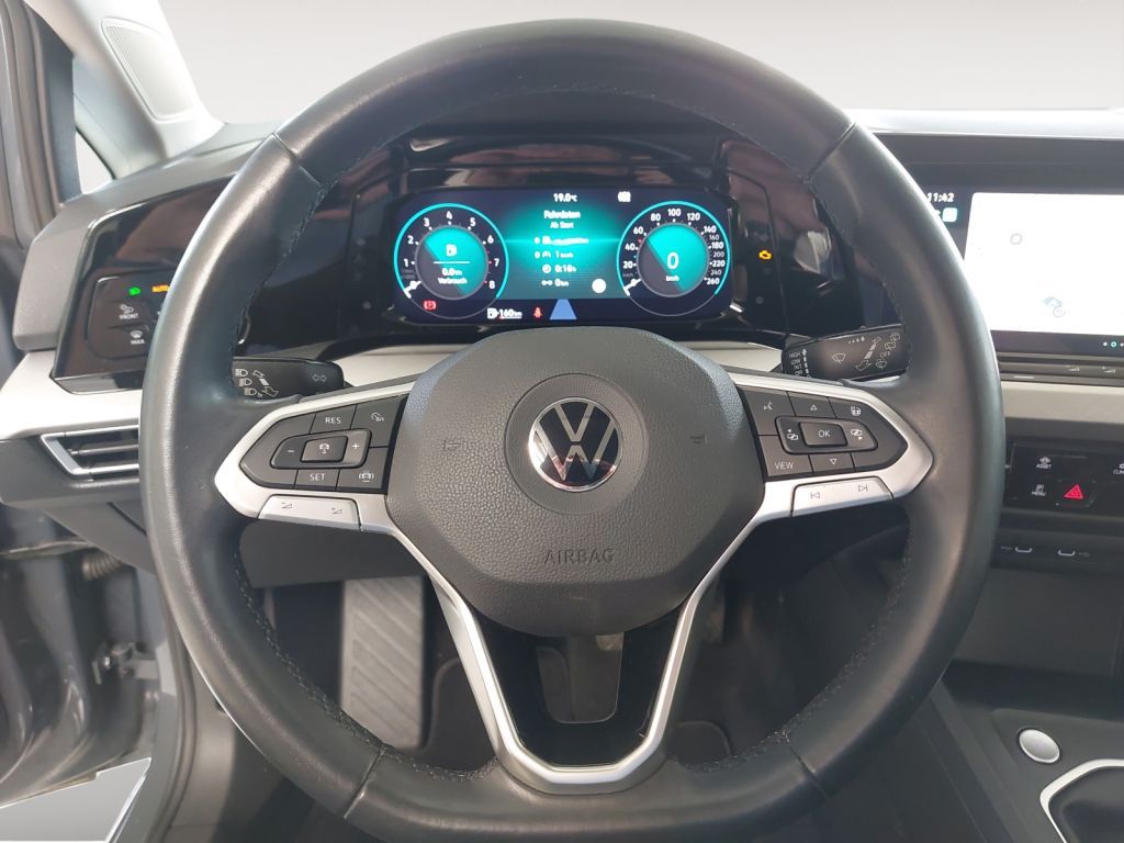 Fahrzeugabbildung Volkswagen Golf 1.5 TSI Life Navi LED ACC