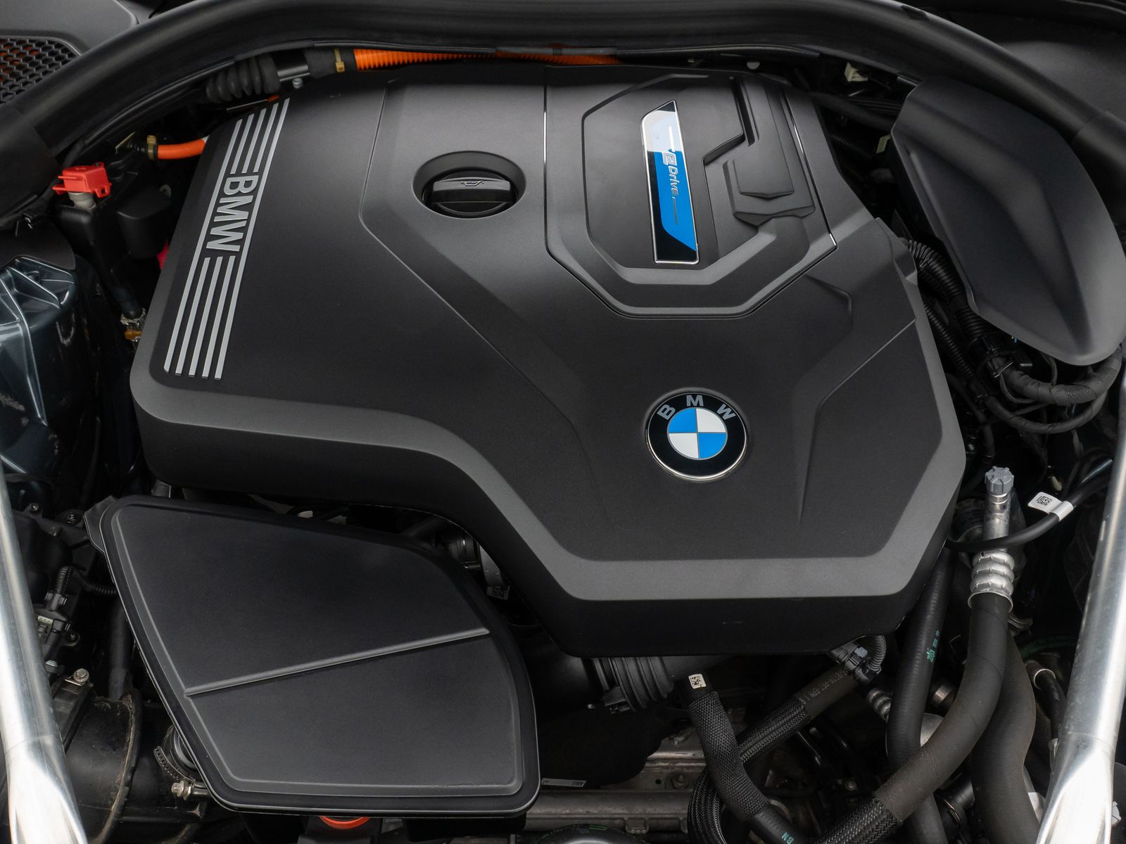 Fahrzeugabbildung BMW 530e M Sport DAB Kamera AHK Memory Alarm 18Zoll