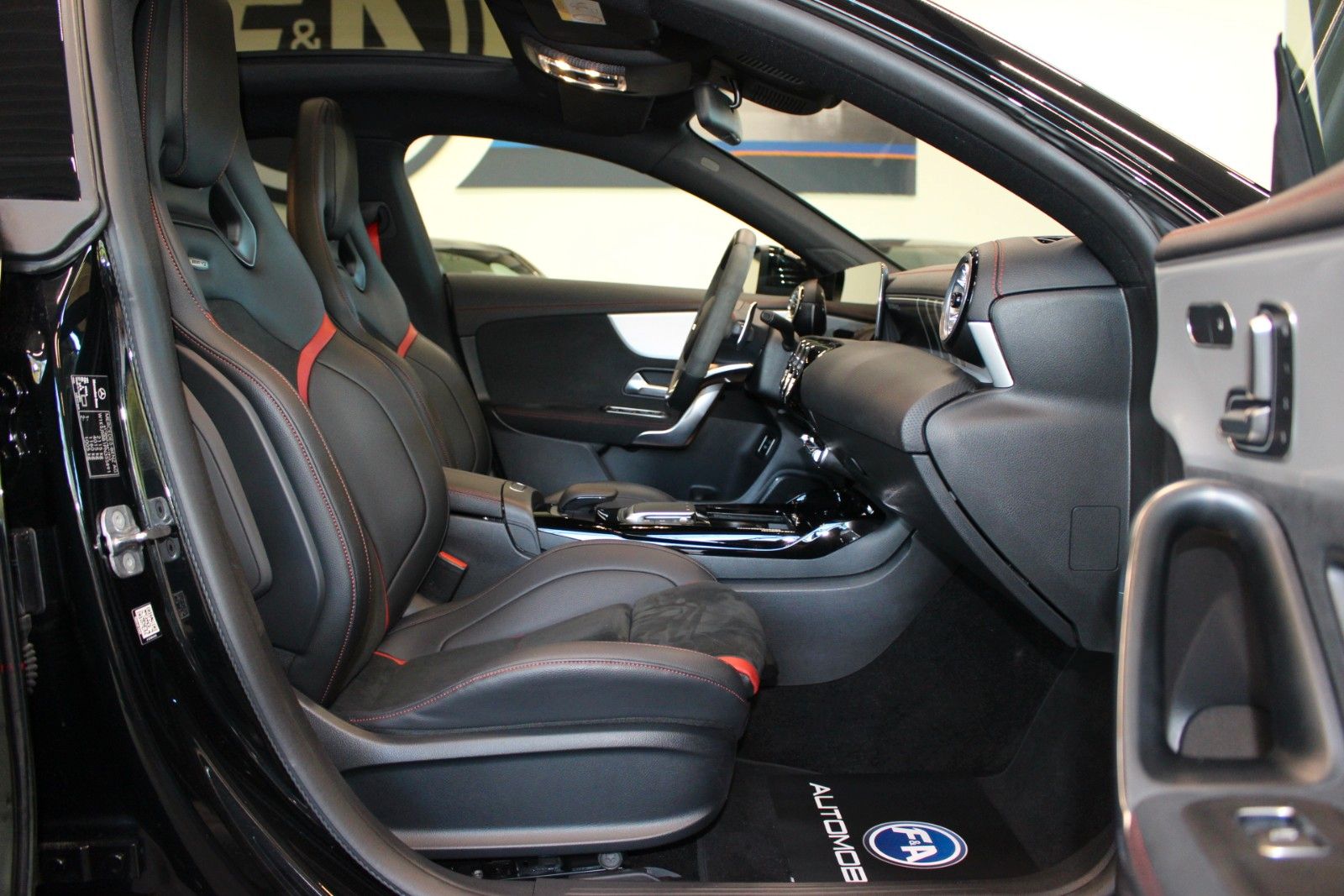 Fahrzeugabbildung Mercedes-Benz CLA 35 AMG 4Matic 1. Hand*Pano*Ambiente*MWST