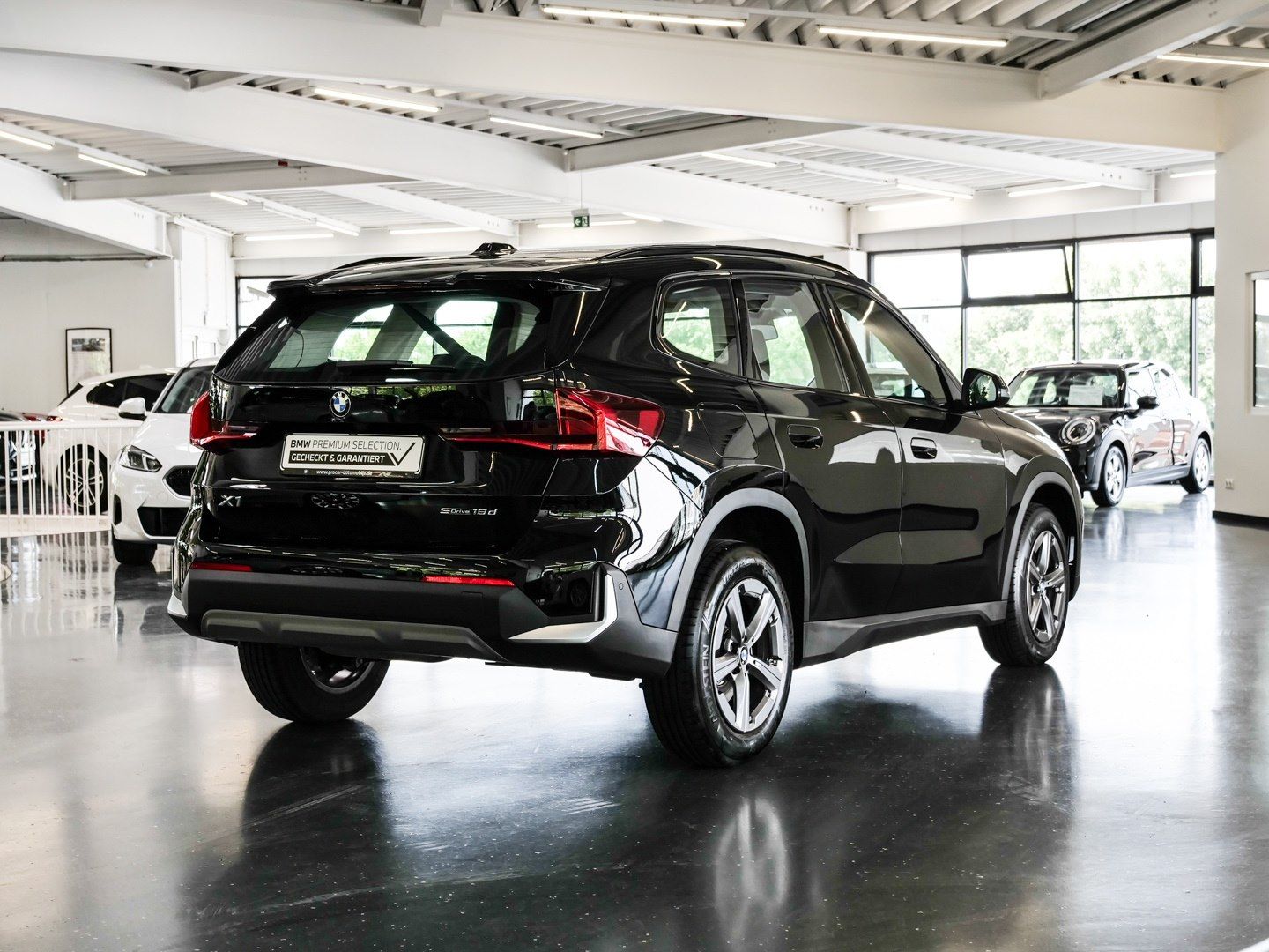 BMW X1 sDrive18d Aut Nav LED Parkass+PDC+RFK Shz imagem 2