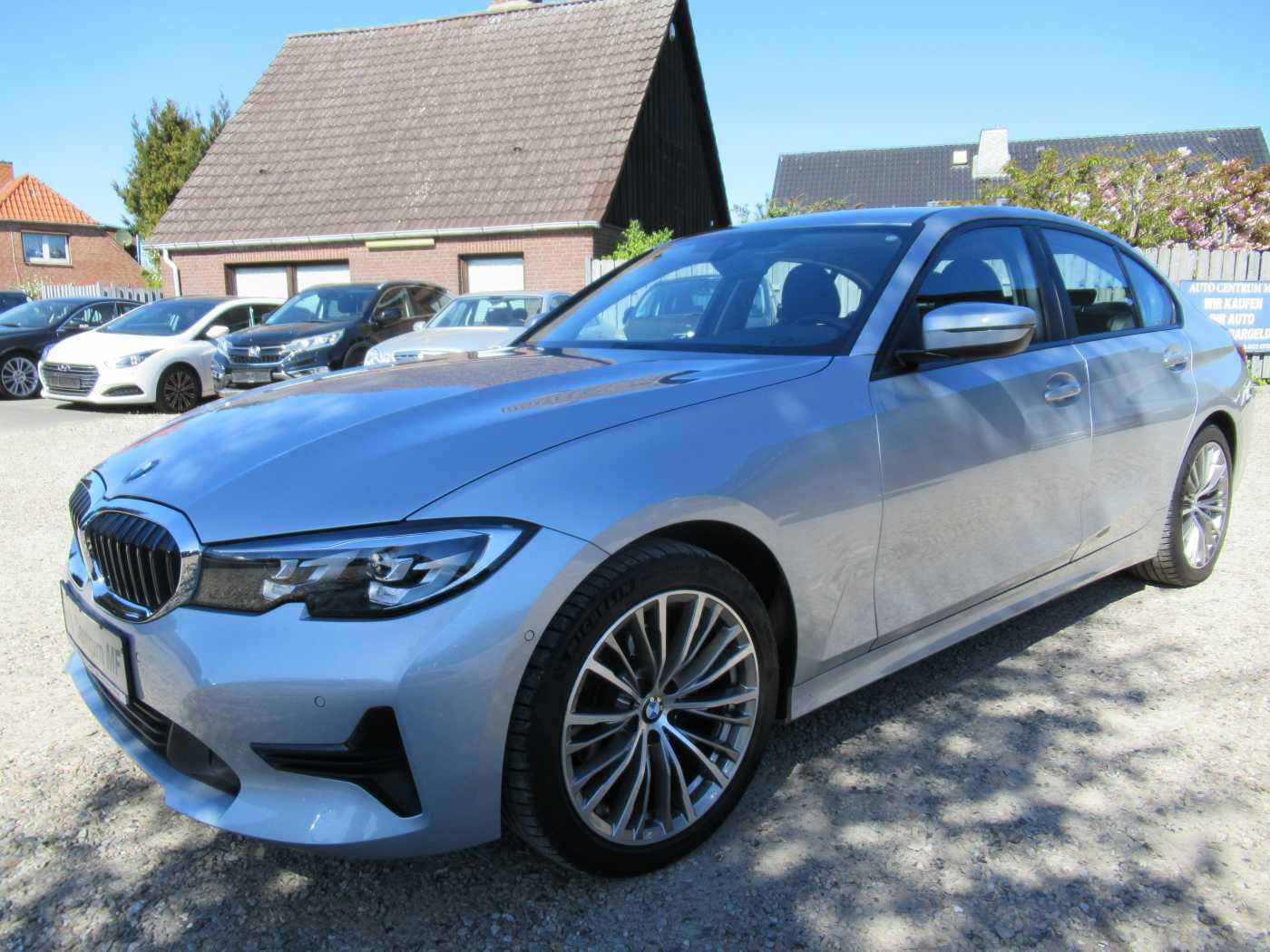 BMW 320i  Luxury Line
