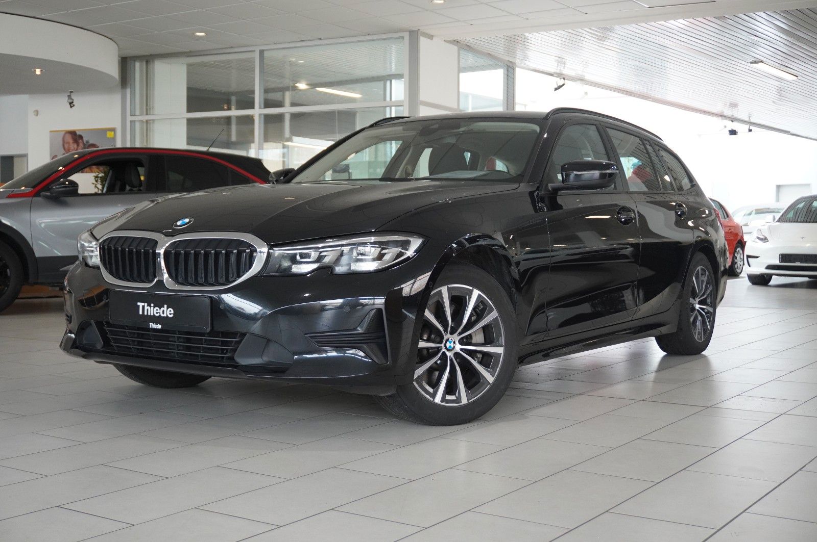 Fahrzeugabbildung BMW 330D TOURING X-DRIVE NAVI/LED/KAMERA/VIRT./SPORT