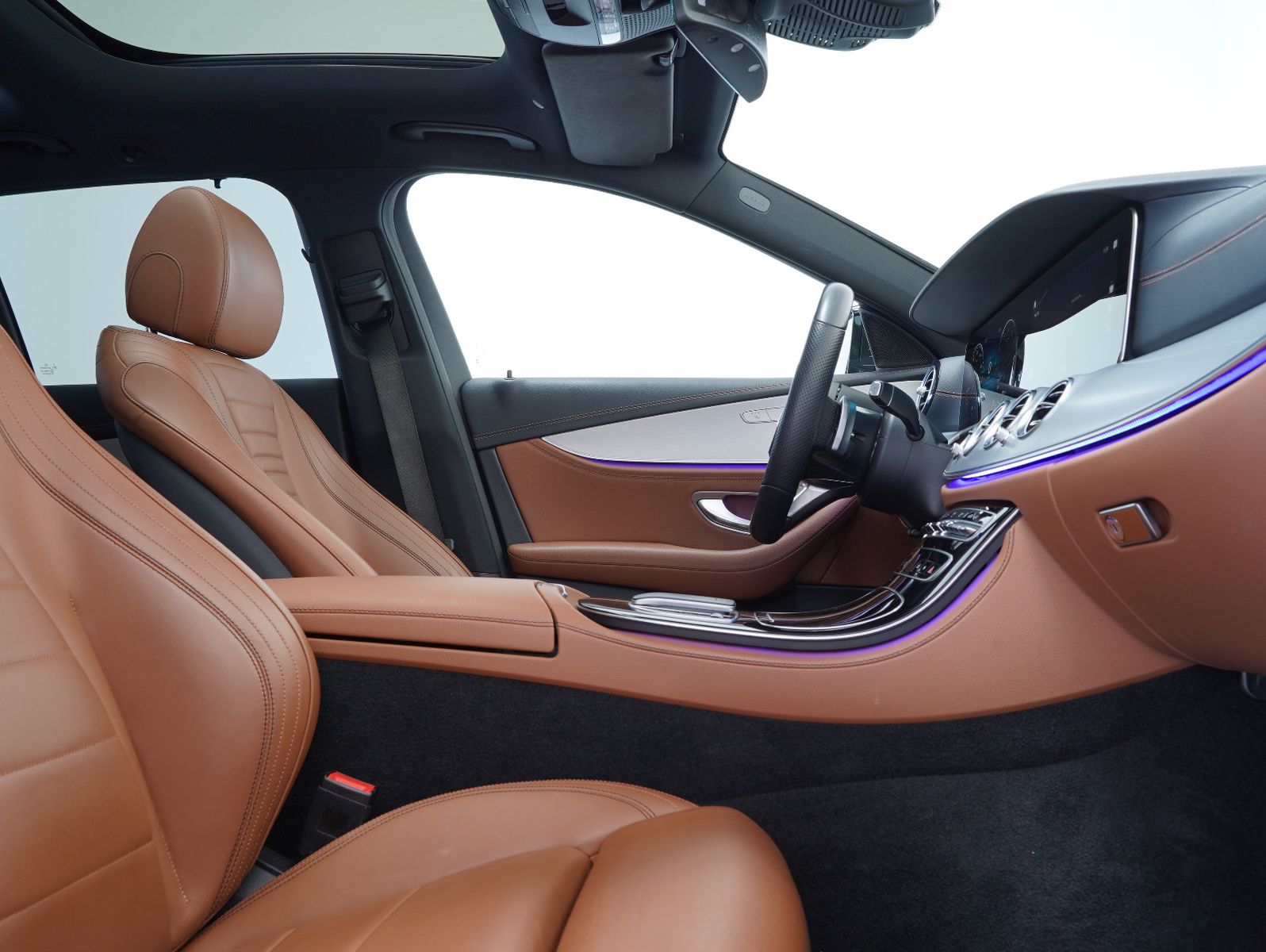 Fahrzeugabbildung Mercedes-Benz E 300 de T 4Matic AMG Line DISTRONIC/PANORAMA