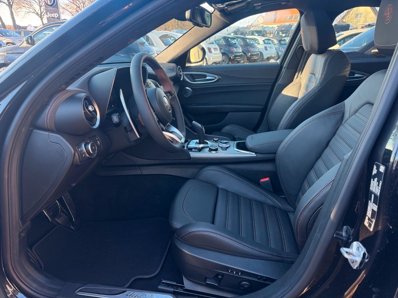 Fahrzeugabbildung Alfa Romeo Giulia INTENSA 280PS AT8 Q4 LEDER GLASDACH KAMER