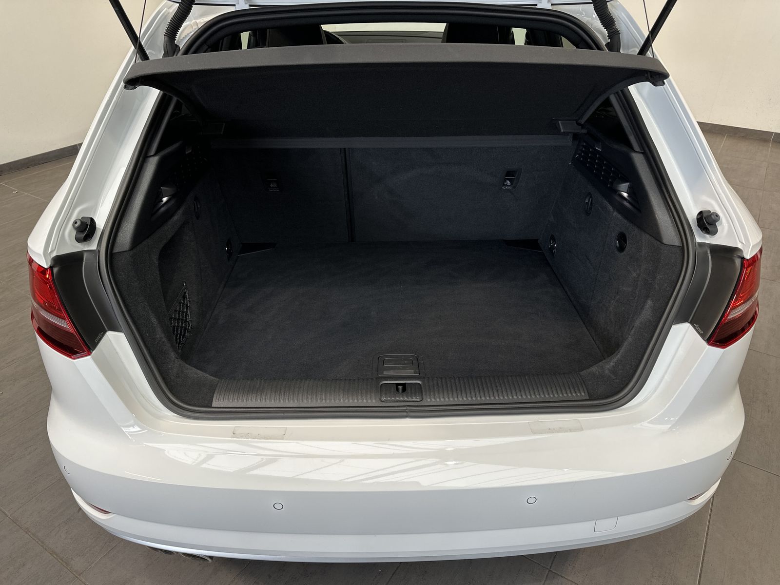 Fahrzeugabbildung Audi A3 SpB 35 TDI S-Line NAV+XENON+PANO+VCOCK+TEMP
