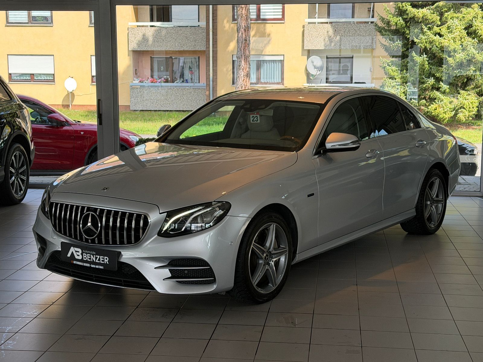 Fahrzeugabbildung Mercedes-Benz E 300 de/AMG/HEAD-UP/VIRTUAL/AMBIENTE/BURMESTER/