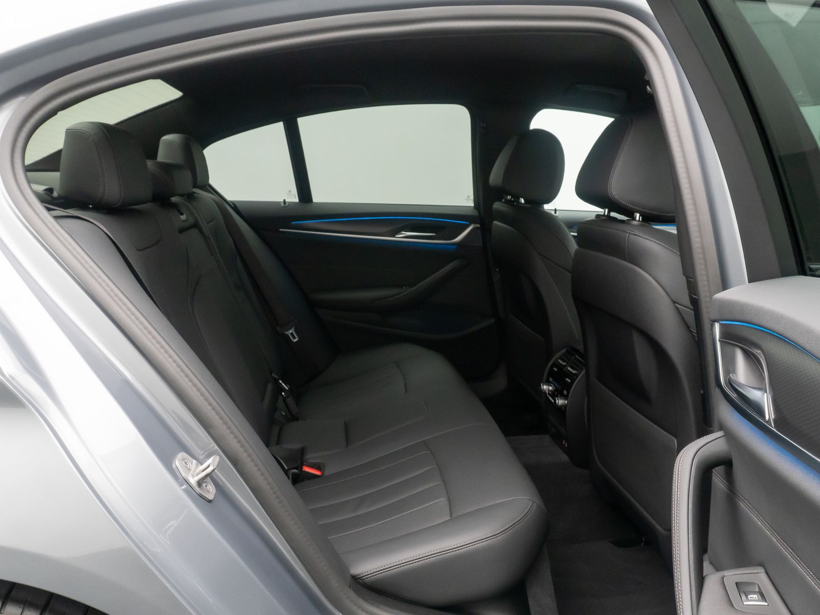 Fahrzeugabbildung BMW 545e xD M Sport Kamera DAB 4xKlima Alarm 19Zoll