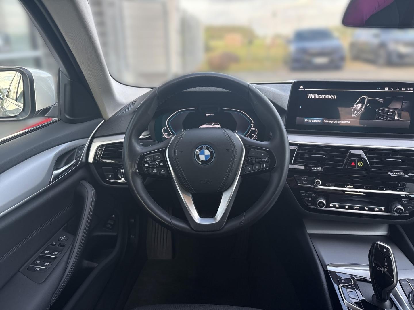 BMW 530 e Touring Hybrid AHK Navi HeadUp DrivingAss