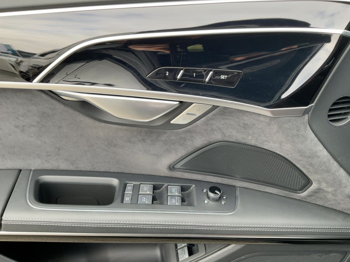Audi A8 - Bild 17