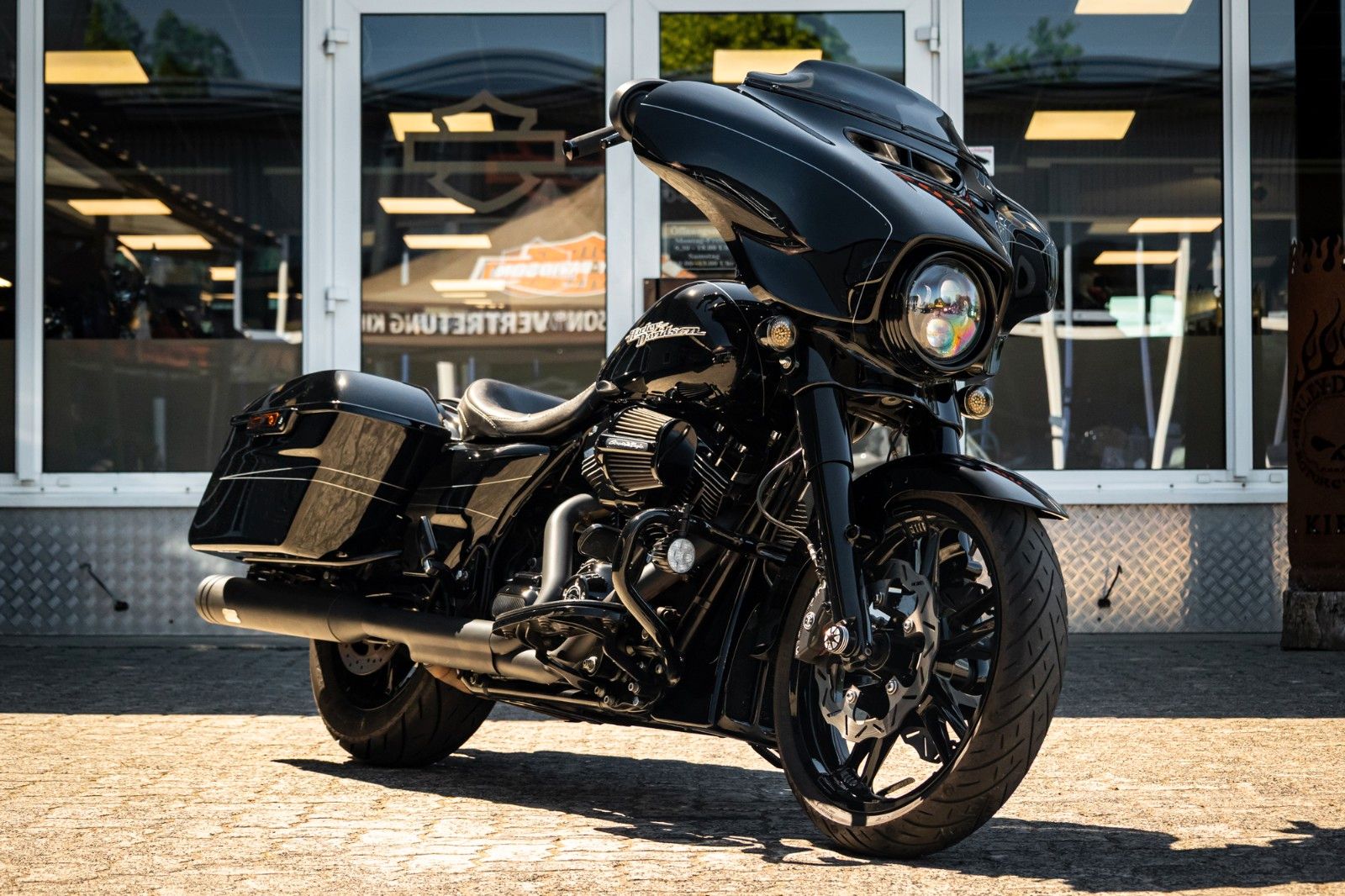 Fahrzeugabbildung Harley-Davidson FLHXS Street Glide - Jekill&Hyde -Wilbers