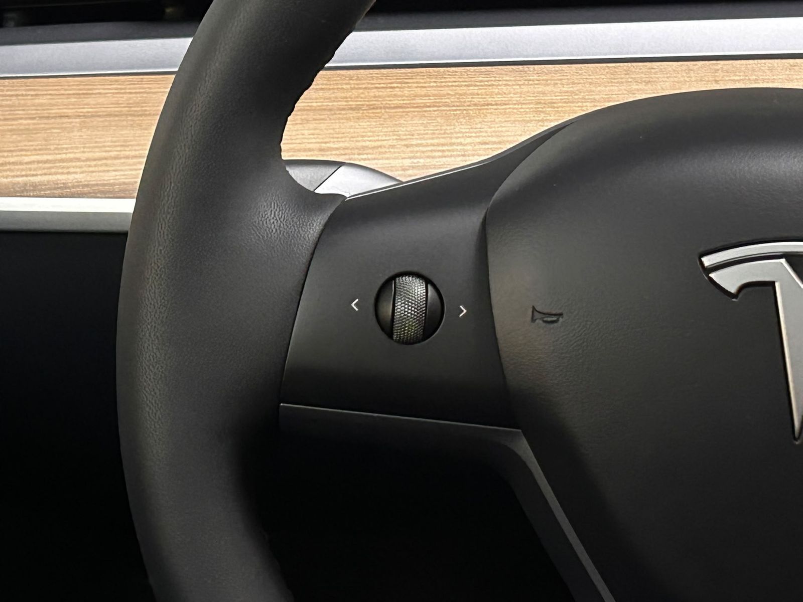 Fahrzeugabbildung Tesla Model Y Long Range Perform AWD PANO+LED+ACC+360+