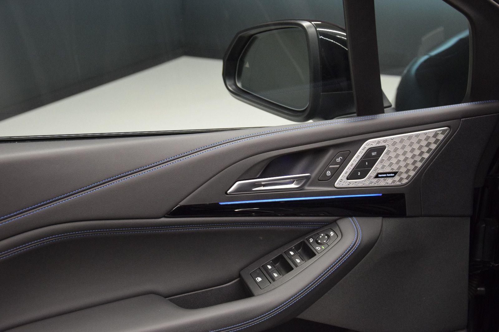 Fahrzeugabbildung BMW 223i Active Tourer xDrive M Sport HuD Pano h/k