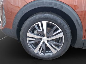 Peugeot 5008 Allure Pack 1.2 136 Kam.+KeyLess+LED+Navi