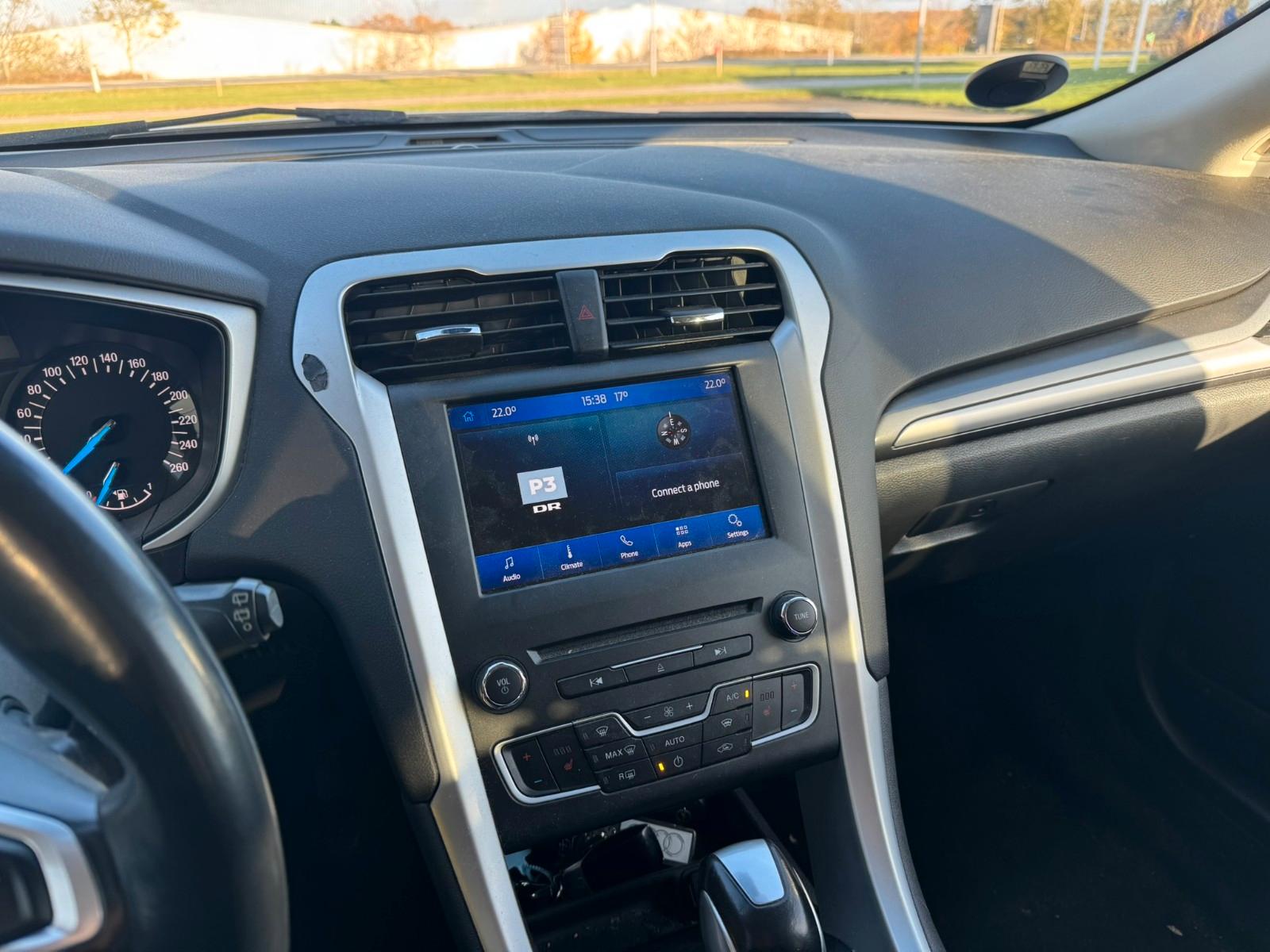 Ford Mondeo 2015 — photo 17