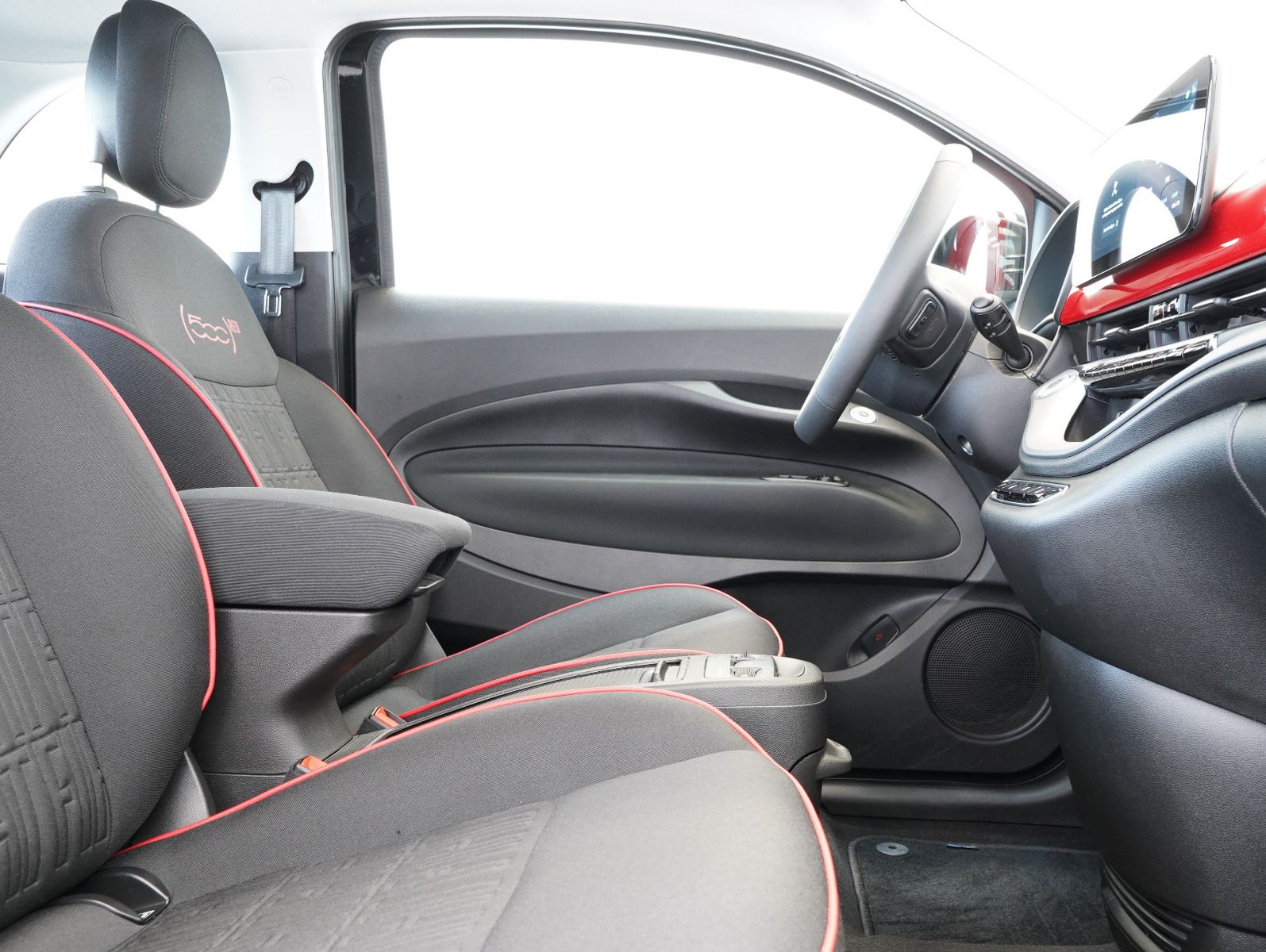 Fahrzeugabbildung Fiat 500e Red 70KW/23,8kWh/DC-LADEN/KAMERA