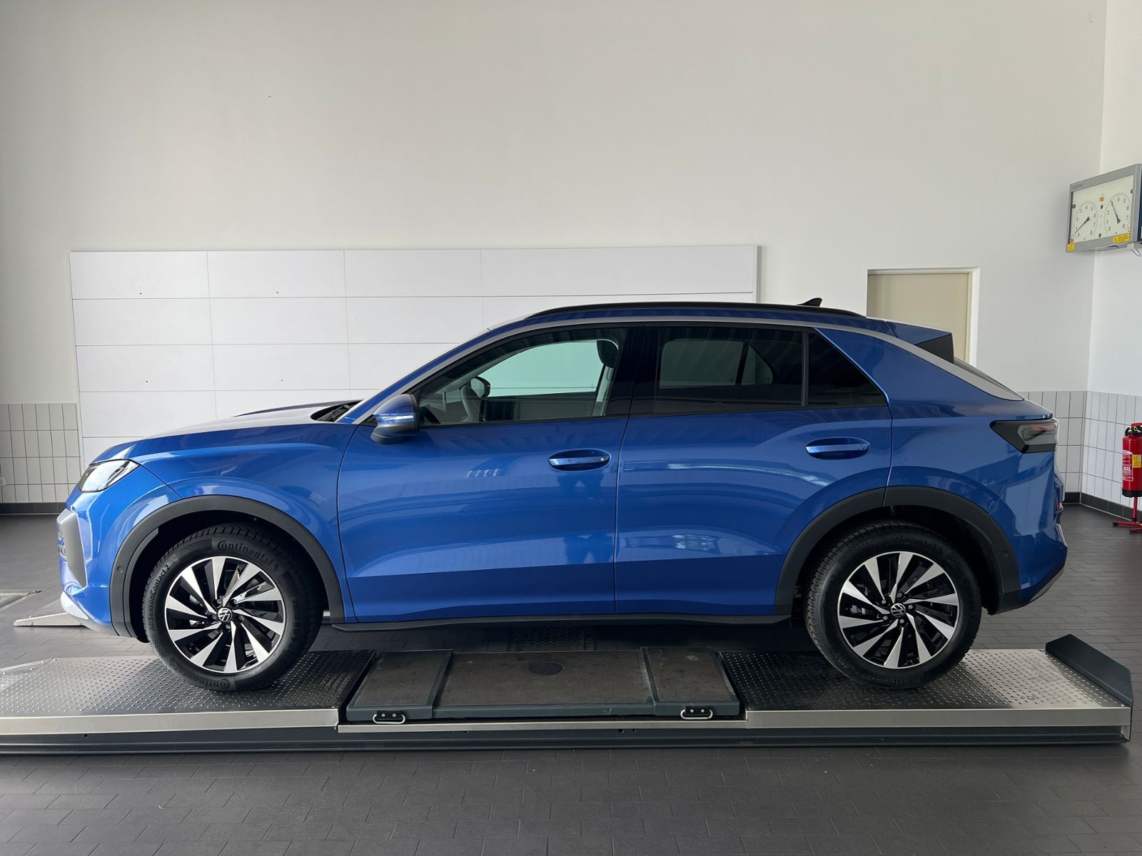 Fahrzeugabbildung Volkswagen T-Roc Life 1.5 eTSI DSG  *AHK, Ganzjahresreifen,