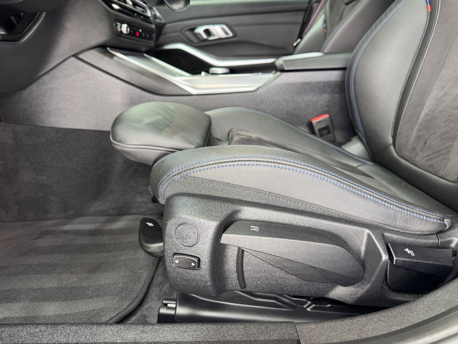 Fahrzeugabbildung BMW 320d M SPORT PRO Touring |PANO|HEAD-UP|AHK