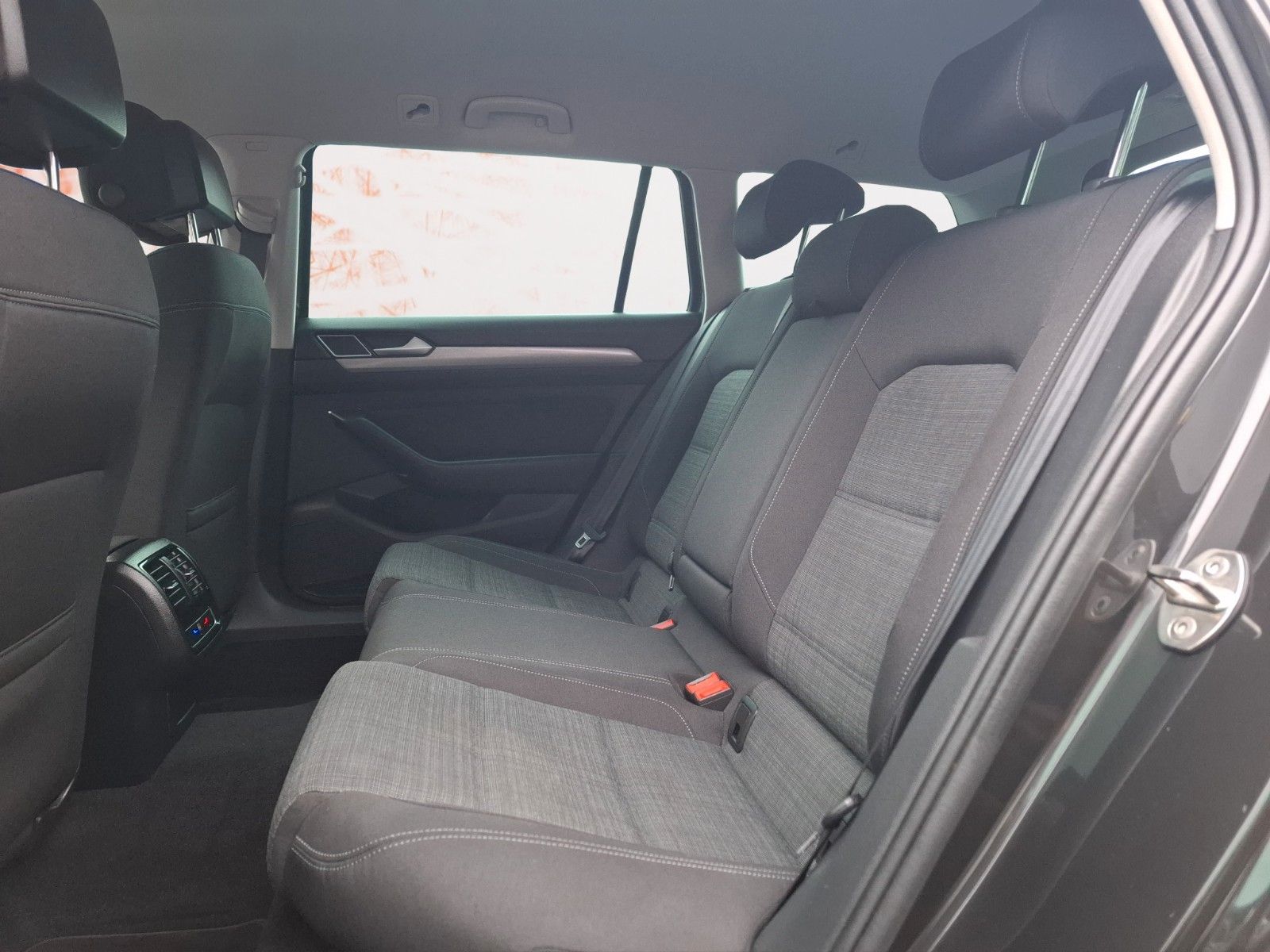 Fahrzeugabbildung Volkswagen Passat Variant Business! MASSAGE ! ACC ! AHK
