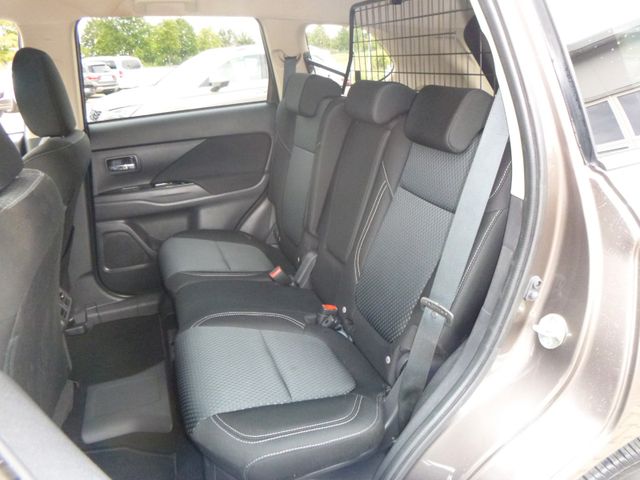 Fahrzeugabbildung Mitsubishi Outlander 4WD Plug-in Hybrid >AUT/AHK/Kamera<