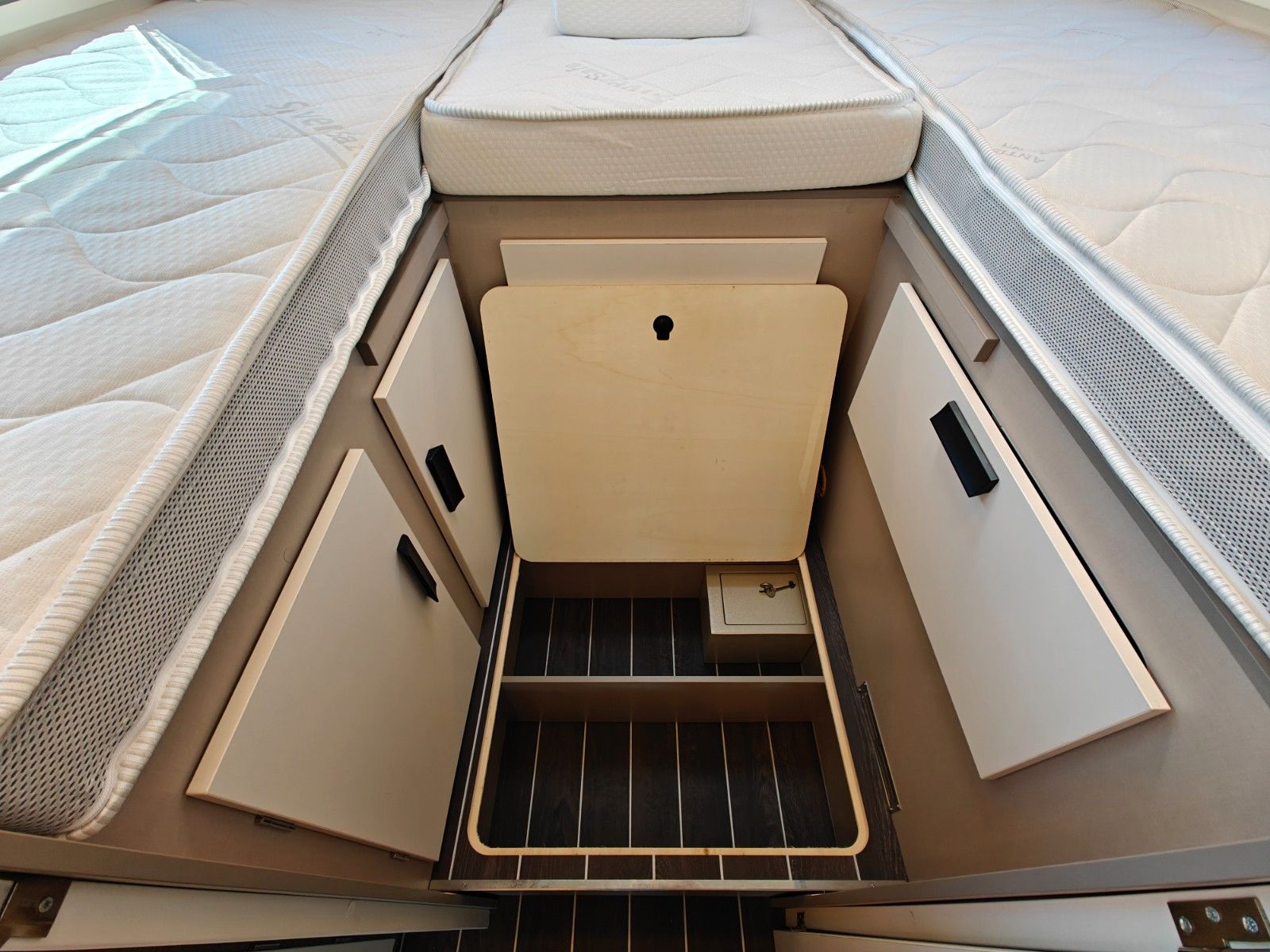 Fahrzeugabbildung XGO Dynamic 98 P  - SAT, TV, Markise, Luftfeder -