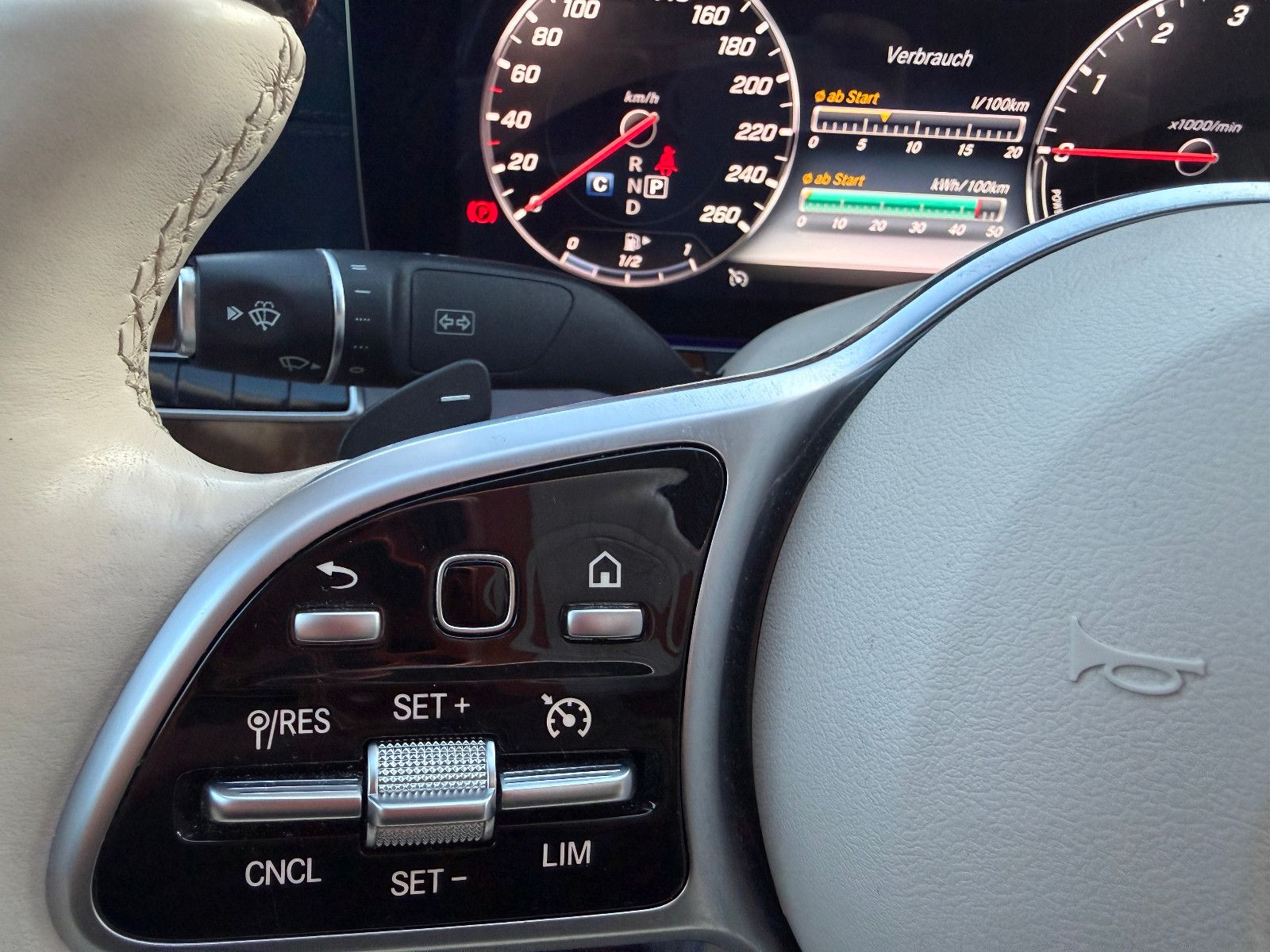 Fahrzeugabbildung Mercedes-Benz E 300 de/AMG/HEAD-UP/VIRTUAL/AMBIENTE/BURMESTER/