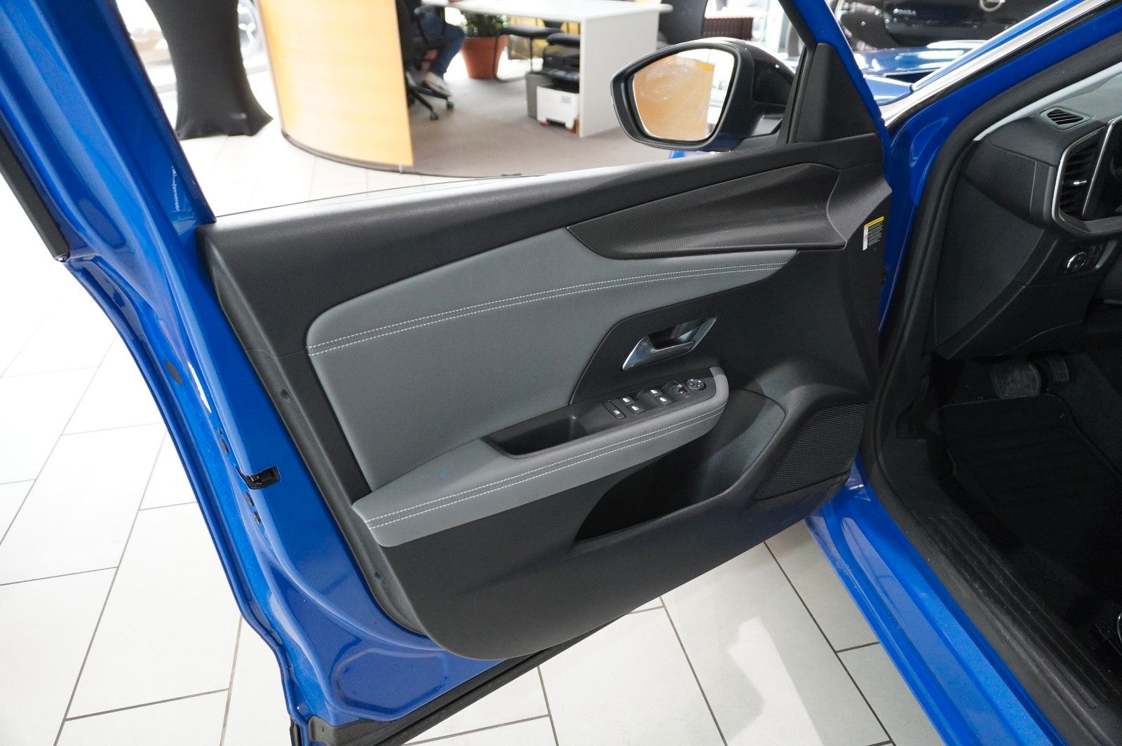 Fahrzeugabbildung Opel Mokka ELEGANCE 1.2T NAVI/LED/KAMERA/SPORT/SH/DAB