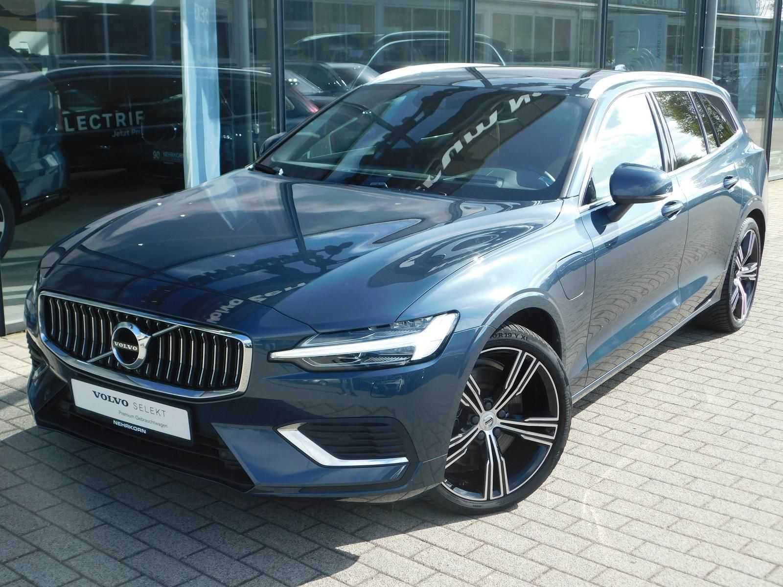 Fahrzeugabbildung Volvo V60 T6 AWD Recharge Inscription