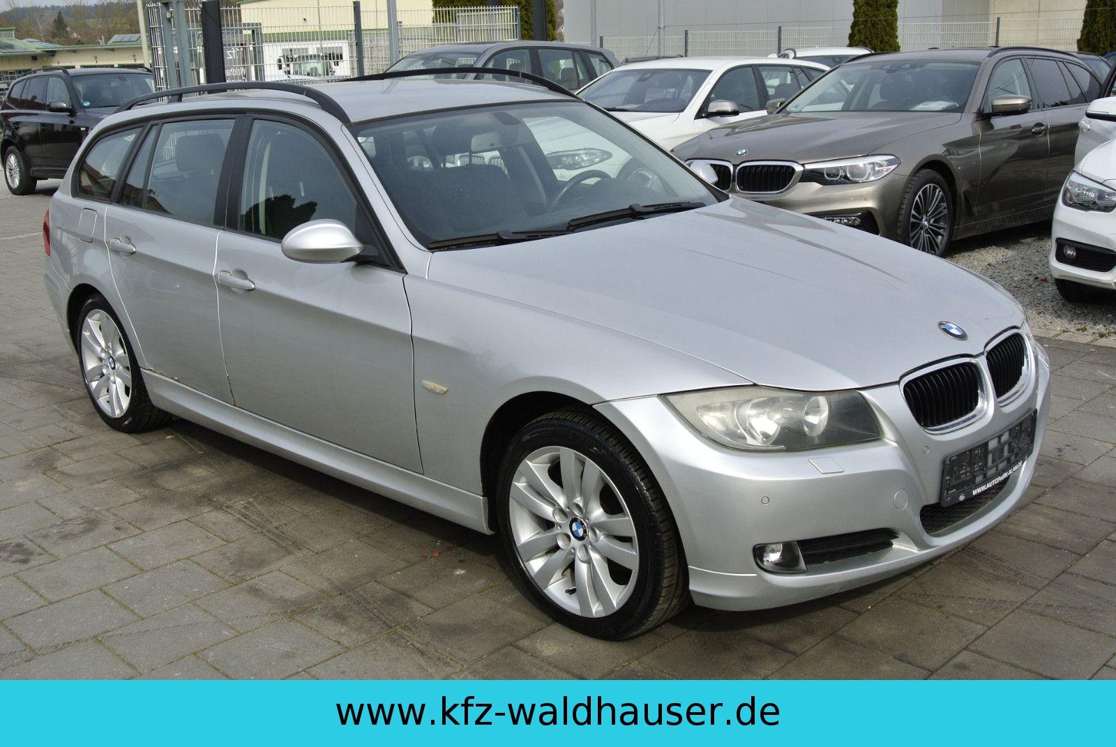 BMW 318 2008 — rear view