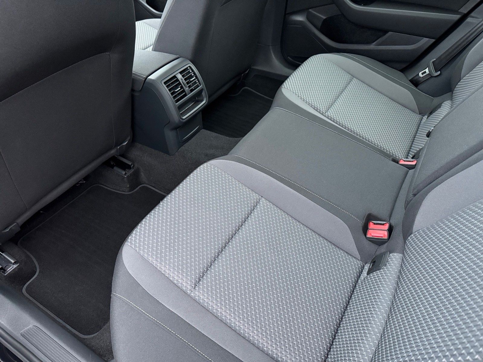 Fahrzeugabbildung Volkswagen Passat Variant Conceptline