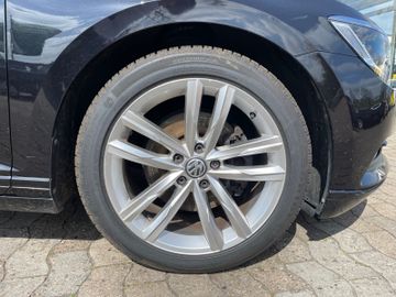 Fahrzeugabbildung Volkswagen Passat Lim. Comfortline, Aut., Navi, Vollleder
