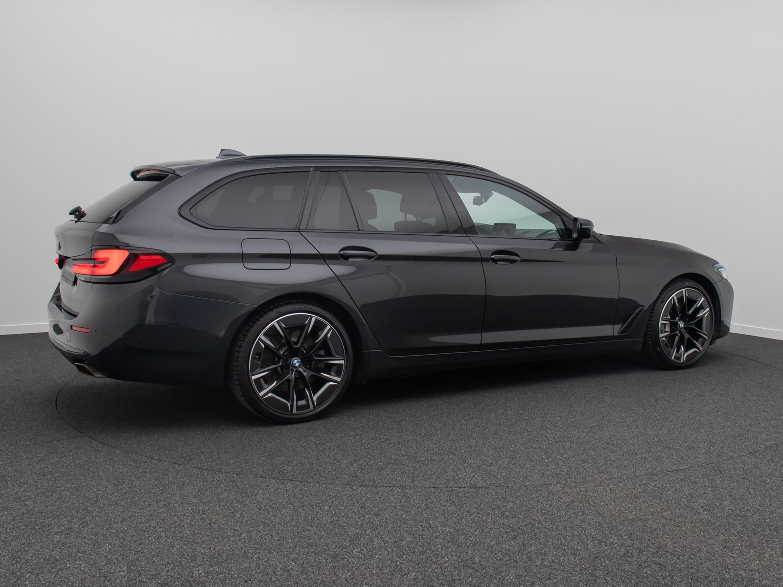 Fahrzeugabbildung BMW 540d xD Panorama Massage DAB H/K HUD AHK 20Zoll