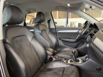 Audi Q3 2.0 TDI quattro *BI-XENON*APS*NAVI*AHK*LED*