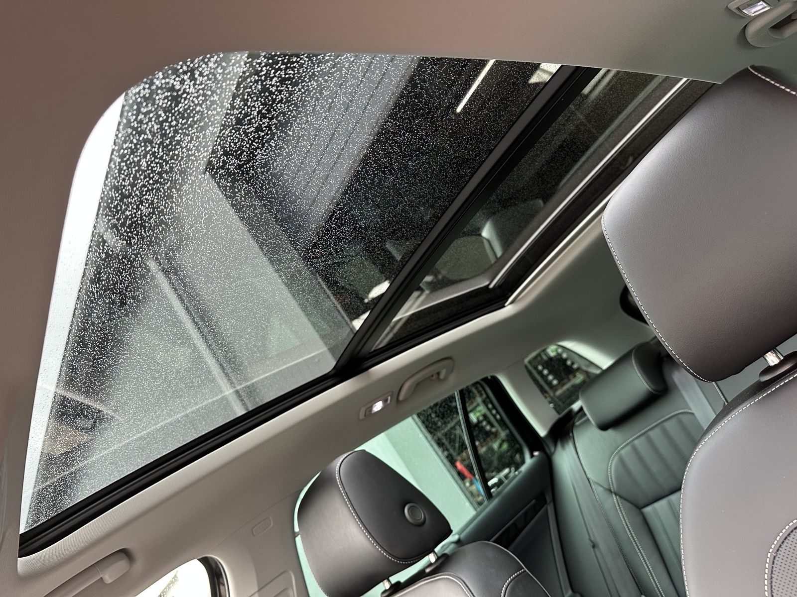 Fahrzeugabbildung SKODA Superb Combi 2.0 TDI DSG L&K NAV+LED+PANO+STANDH