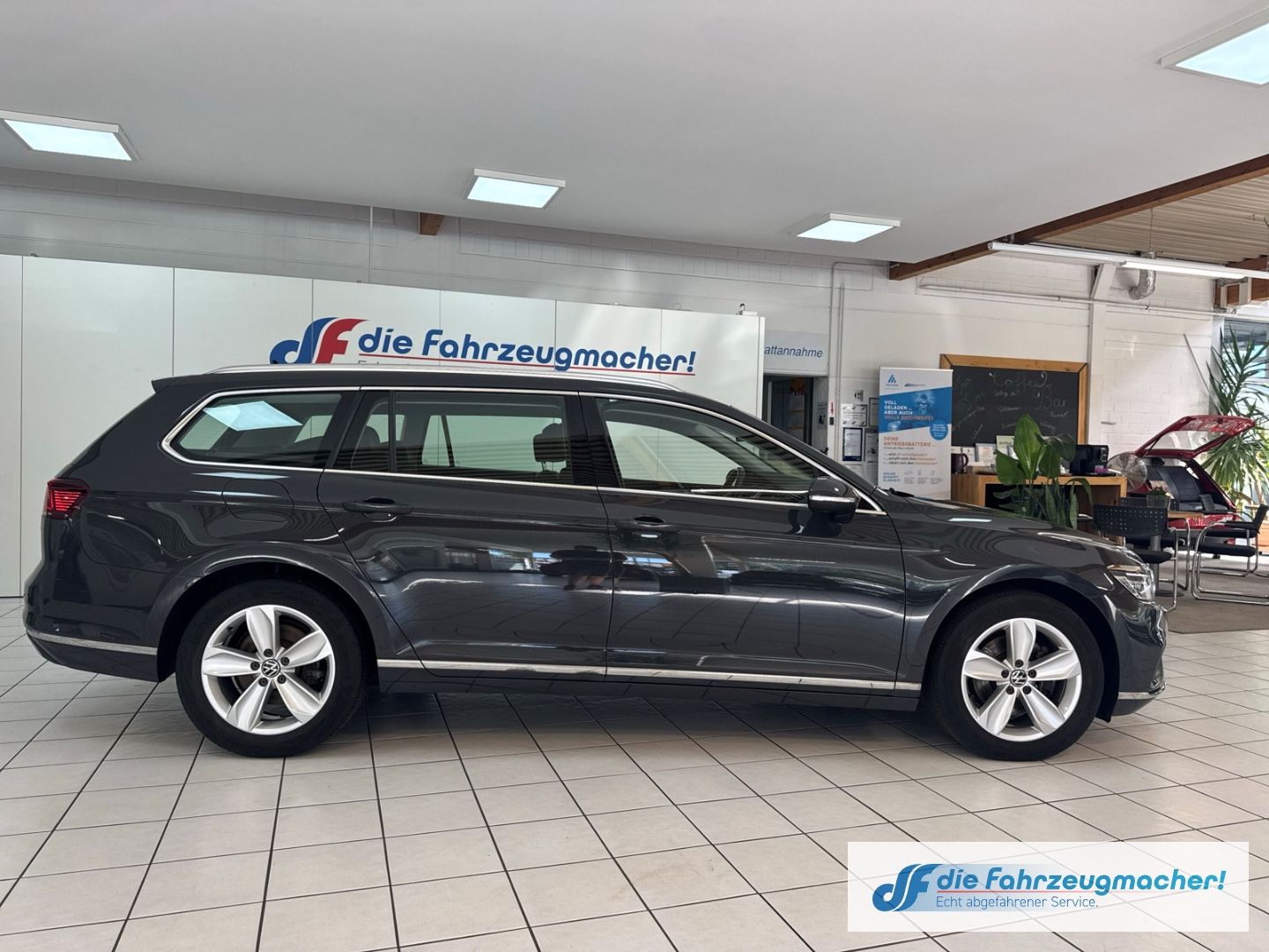 Fahrzeugabbildung Volkswagen Passat Variant Elegance 1.5 TSI BMT Start-Stopp