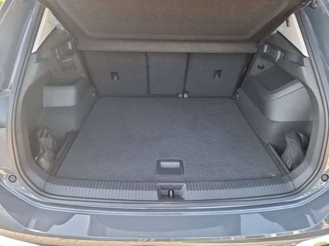 Fahrzeugabbildung Volkswagen Tiguan 1.5 eTSI ELEGANCE NAVI STHZG AHK LED-PLUS