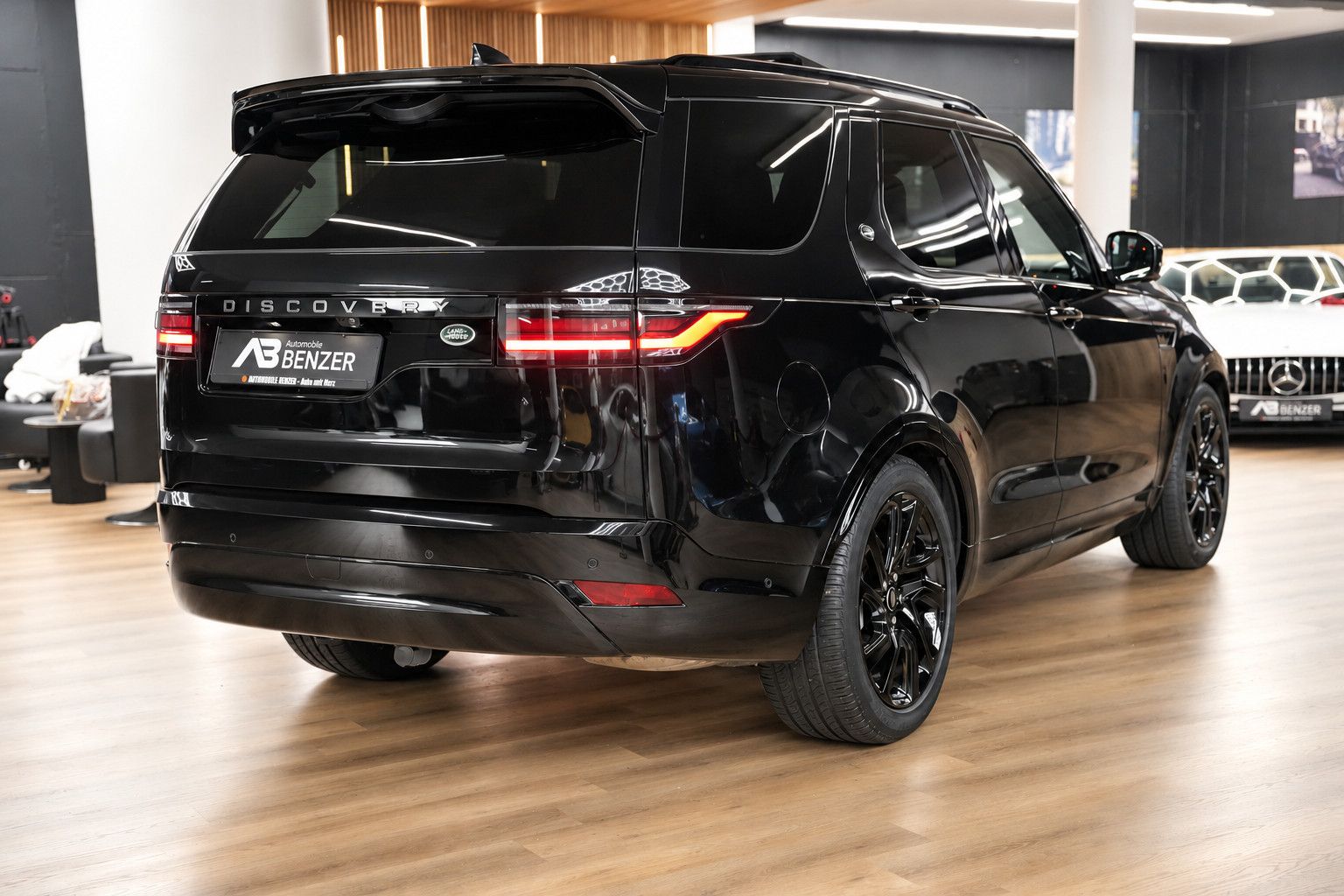 Fahrzeugabbildung Land Rover Discovery R-Dynamic AWD/7-SITZER/360'°Cam/AHK