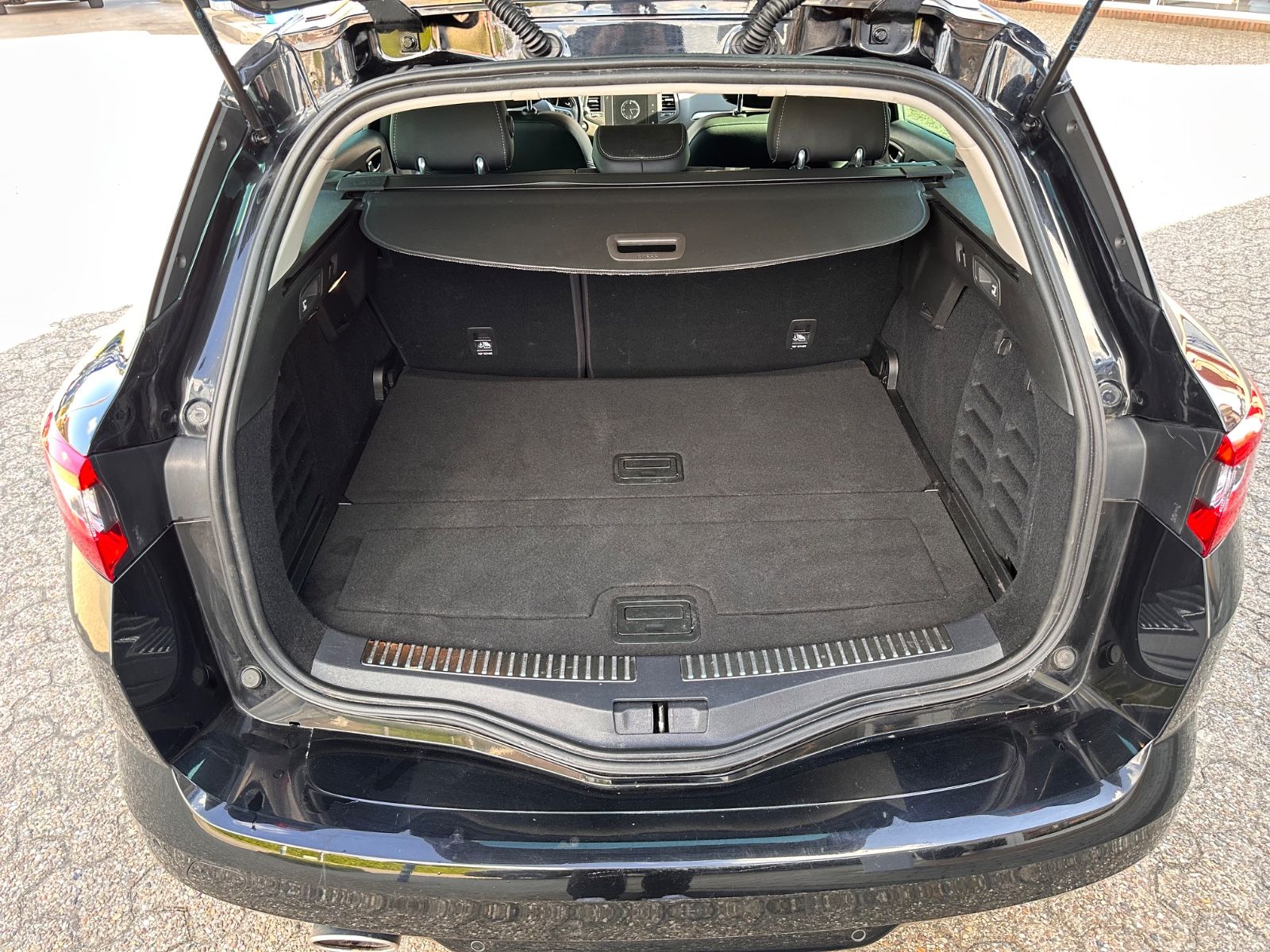 Fahrzeugabbildung Renault Megane Grandtour 1.7 dCi BOSE DCT ACC/Navi/LED
