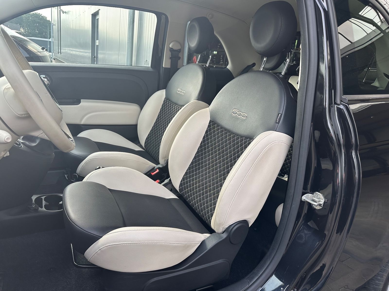 Fahrzeugabbildung Fiat 500C 1.0 GSE Mild-Hybrid Dolcevita CARPLAY