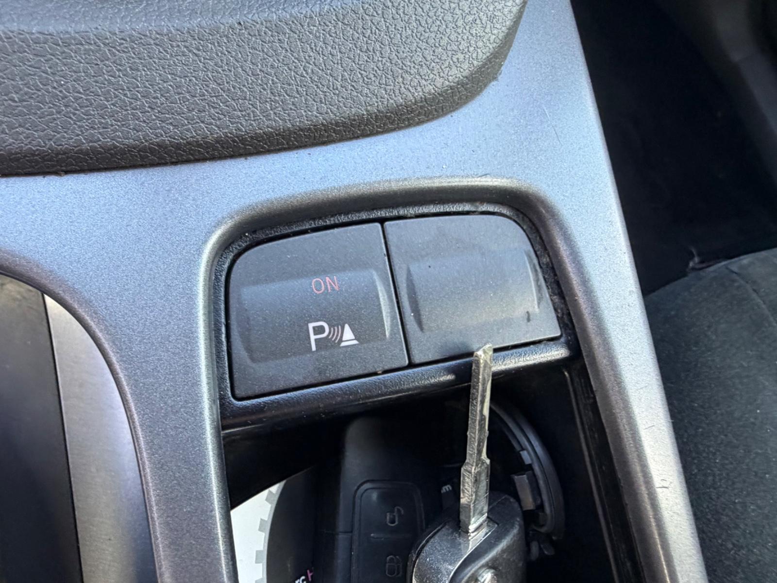 Ford C-MAX 2009 — photo 16