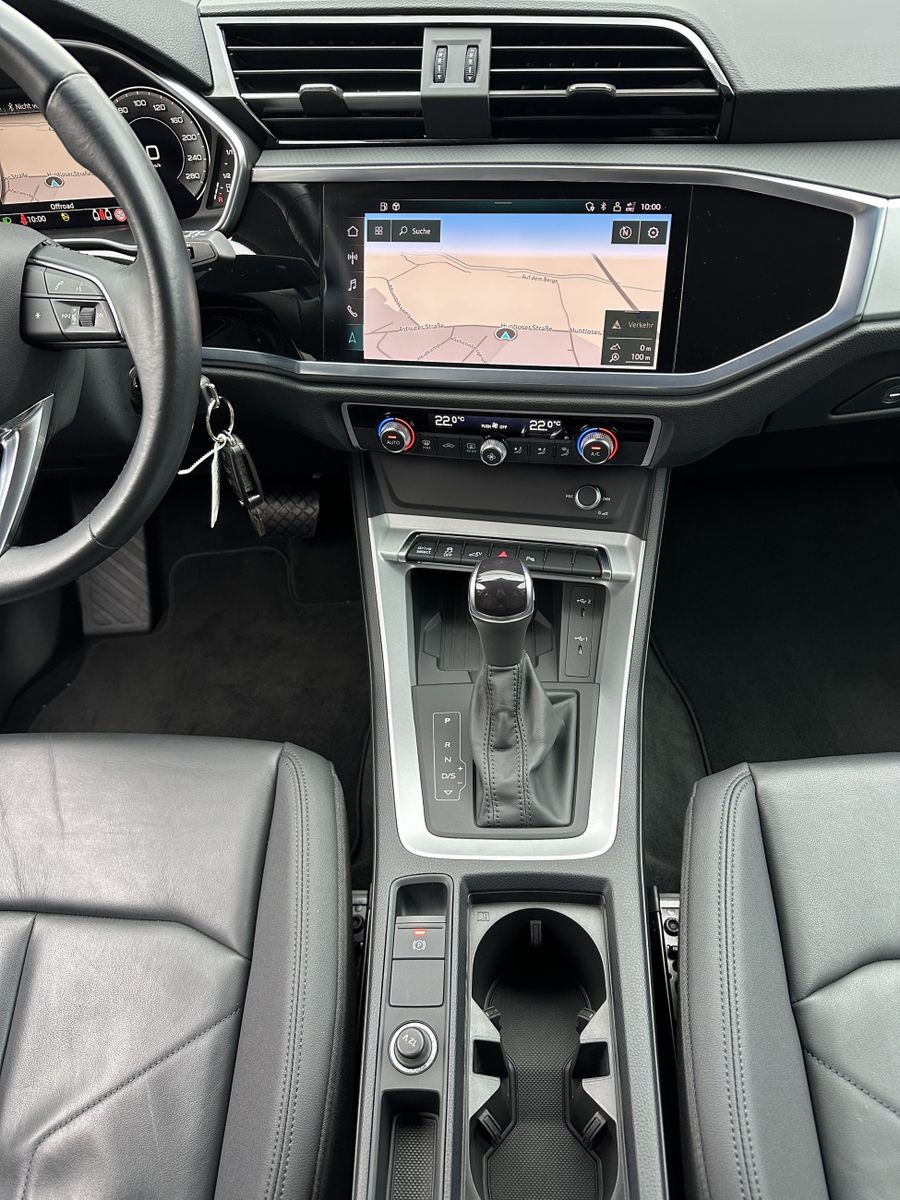 Fahrzeugabbildung Audi Q3 45 TFSI e S-Line NAV+LED+VCOCK+DAB+SHZ+1HD+PP