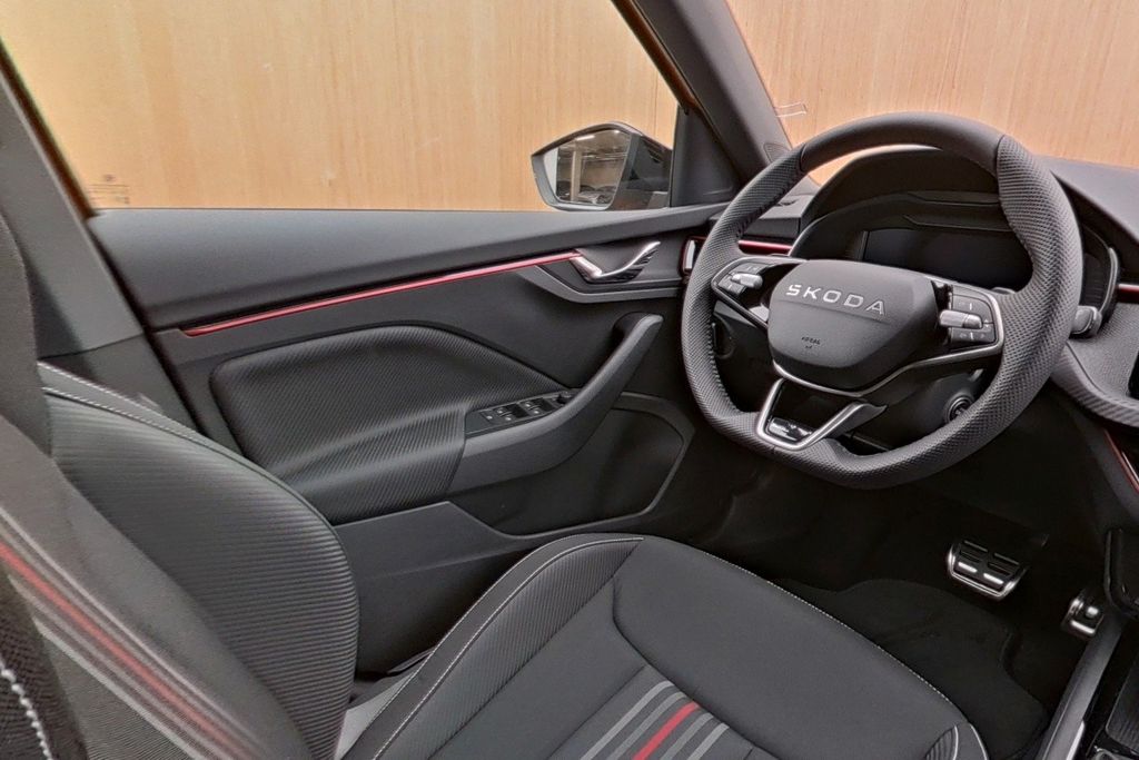 ŠKODA Kamiq Kamiq Monte Carlo 1.5 TSI DSG – Bild 8 von 13