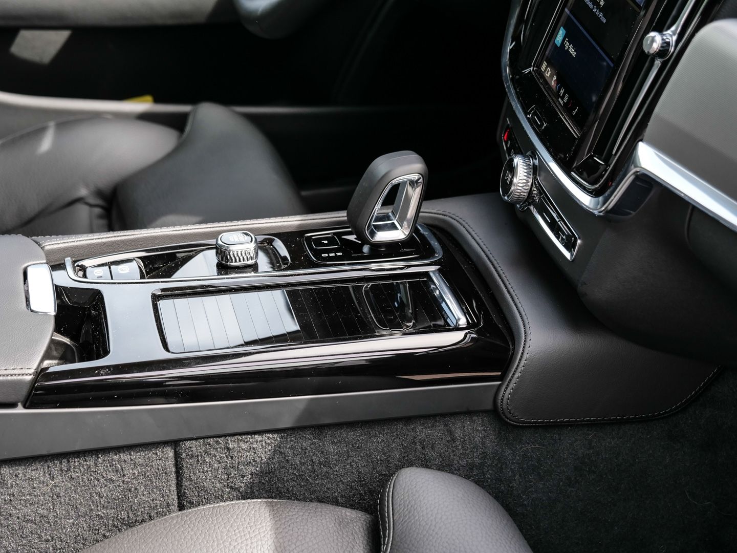 Volvo V90 Kombi Ultra Dark Recharge Plug-In Hybrid AWD foto 16