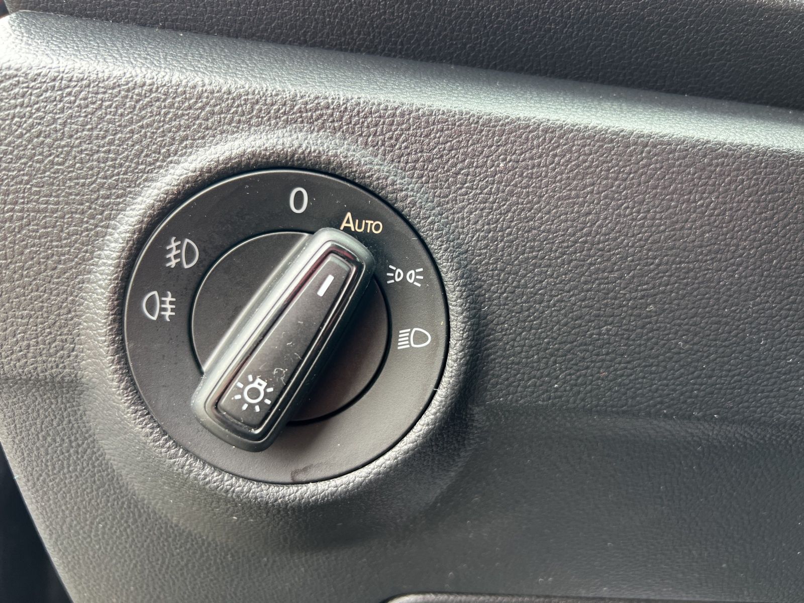 Fahrzeugabbildung Volkswagen T-Roc TDI Basis Navi SHZ SHZ Klima