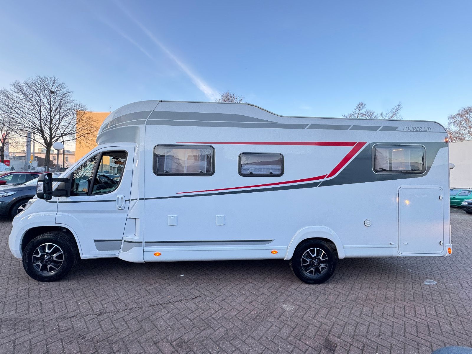 Fahrzeugabbildung LMC TOURER LIFT H 730 G DACHKLIMA SAT SKYROOF HUBBET