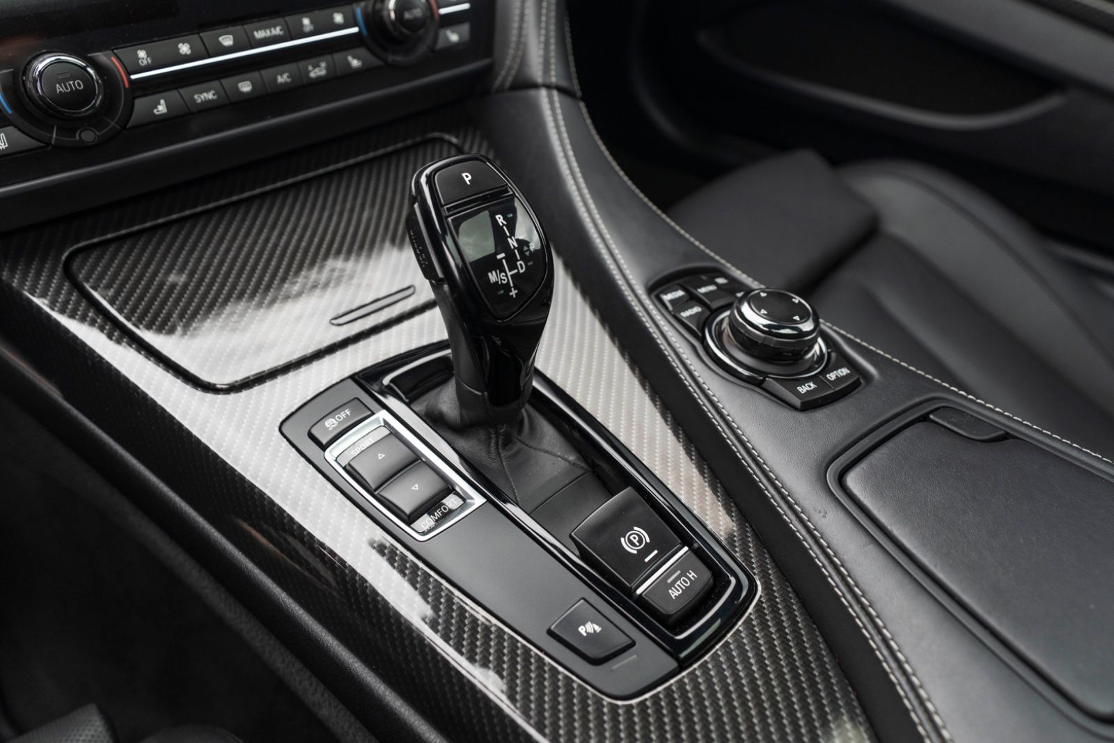 Fahrzeugabbildung BMW 640I M-SPORT B&O HUD KAM NAV ALC CARBON